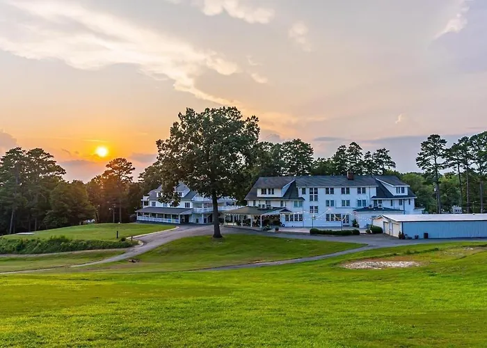 1913 Badin Inn