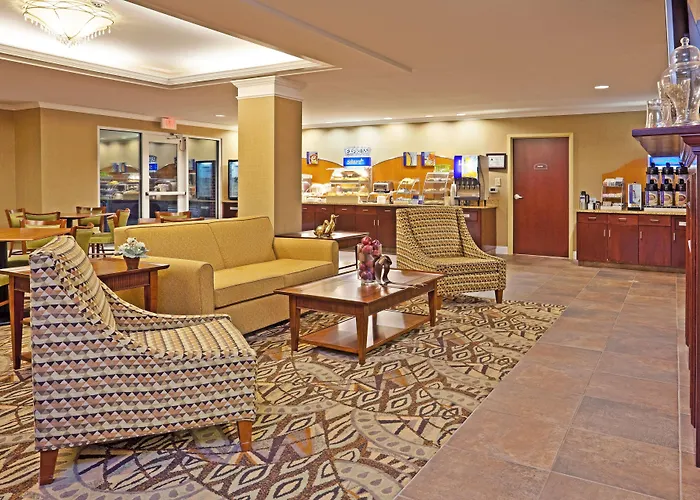 Holiday Inn Express & Suites Southern Pines-Pinehurst Area By Ihg
